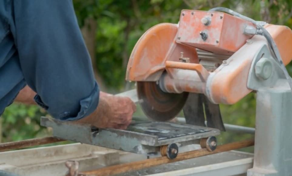 Cutting rock with Tile Saw